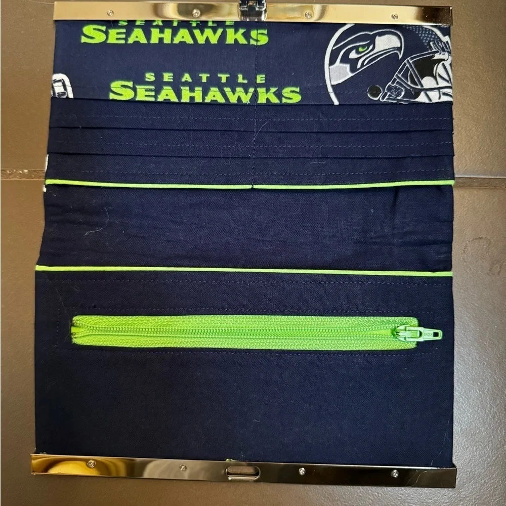 SEATTLE SEAHAWKS Bifold rhinestone accent wallet purse bag 12's Clutch NWOT